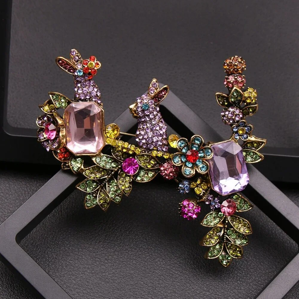 Lovely Rabbit Brooch - Picture 3 of 3